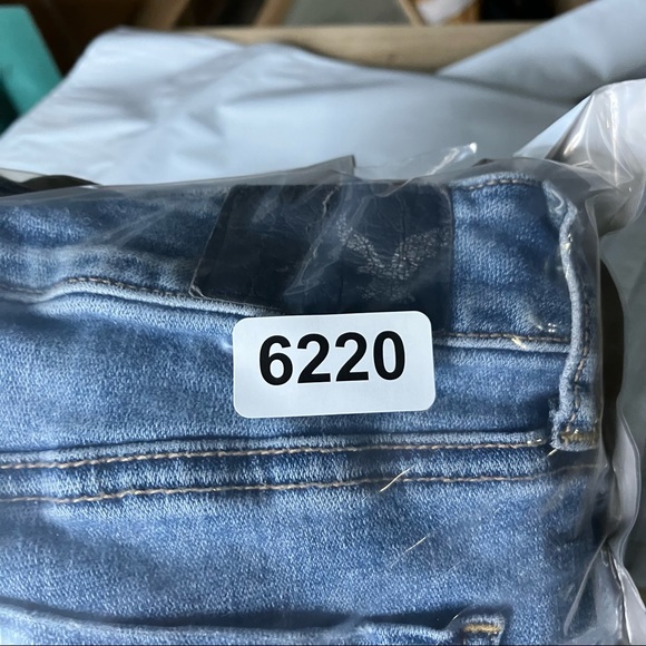 AE Super Skinny Stretch Jeans light wash distressed waist size 26 - Picture 13 of 13